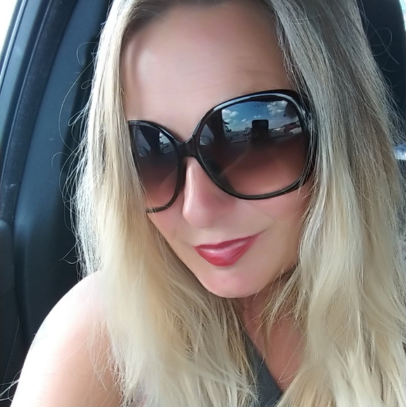 Meet your Posher, Kathy - Picture 4 of 8